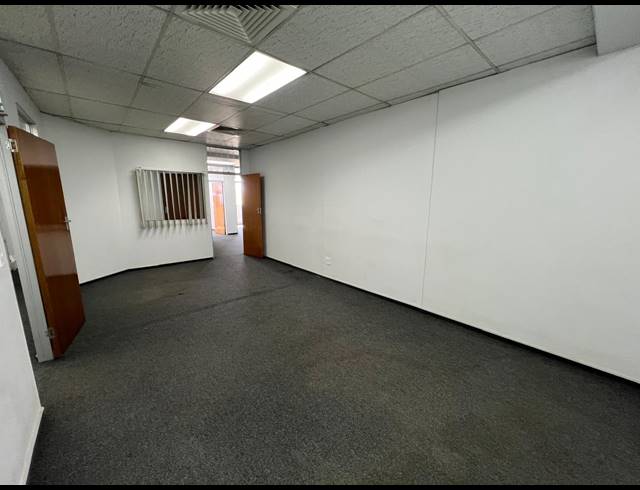 180M² OFFICE TO LET IN STRIJDOMPARK